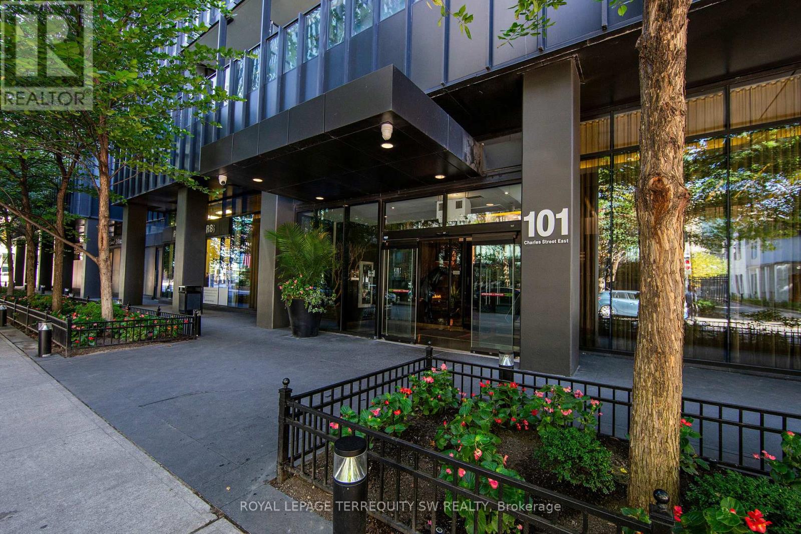 4010 - 101 Charles Street E, Toronto (Church-Yonge Corridor), Ontario  M4Y 0A9 - Photo 2 - C12123718