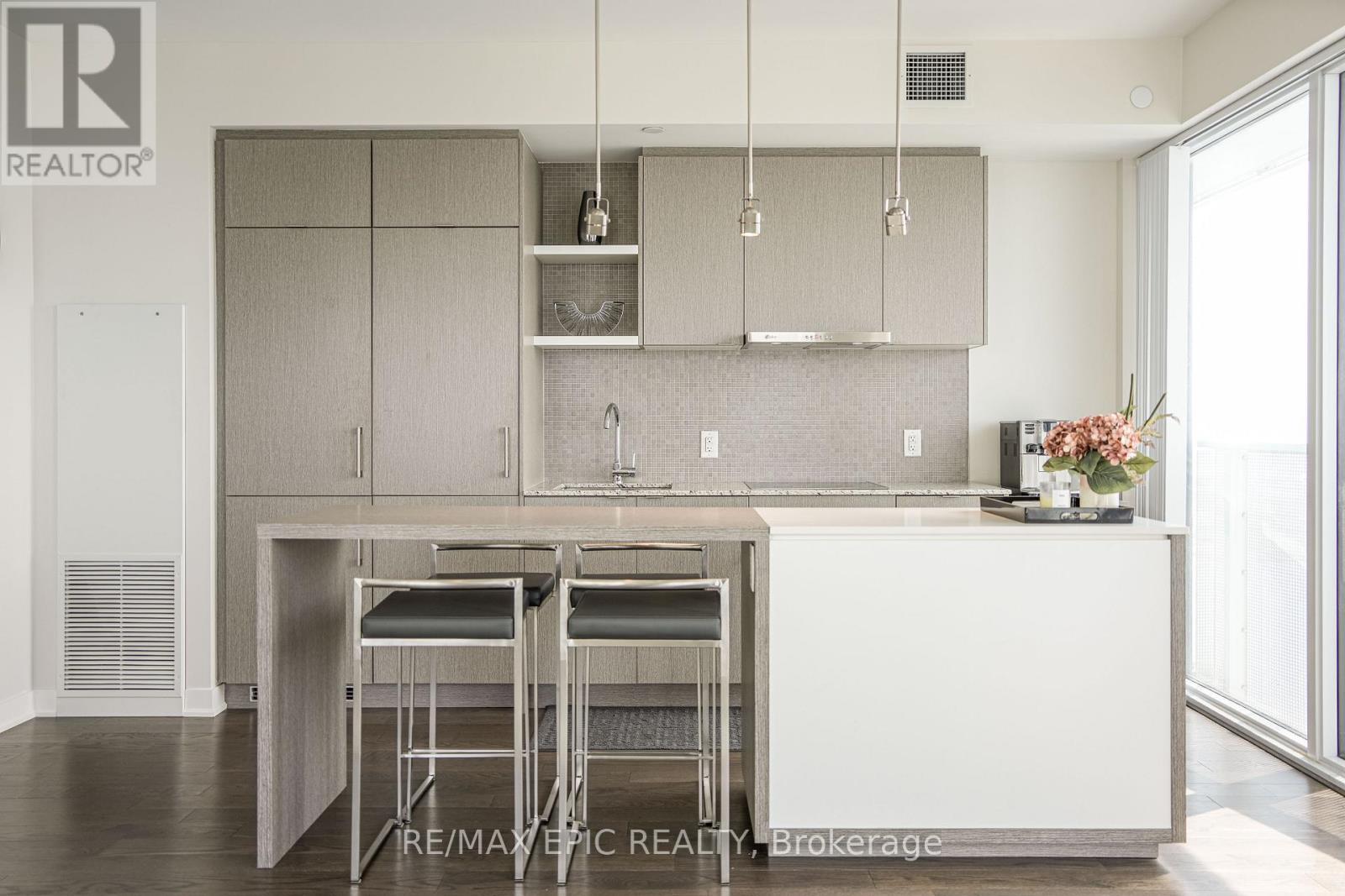 6910 - 88 Harbour Street, Toronto (Waterfront Communities), Ontario  M5J 0C3 - Photo 14 - C12123759
