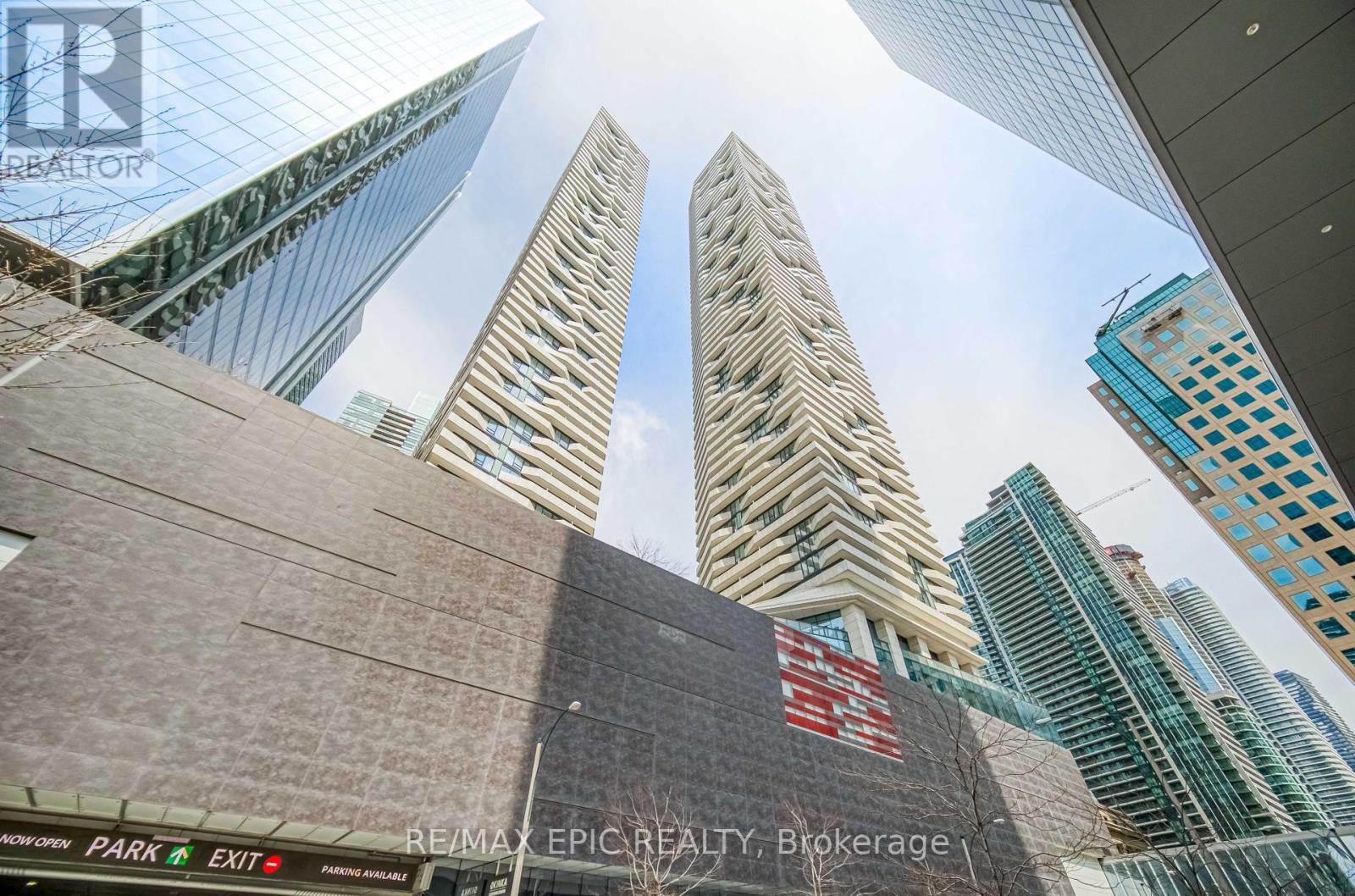 6910 - 88 Harbour Street, Toronto (Waterfront Communities), Ontario  M5J 0C3 - Photo 3 - C12123759