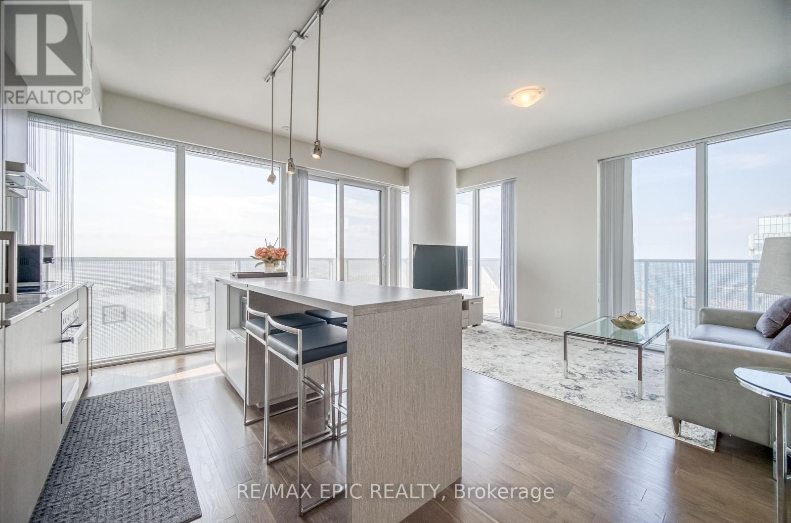 6910 - 88 Harbour Street, Toronto (Waterfront Communities), Ontario  M5J 0C3 - Photo 9 - C12123759