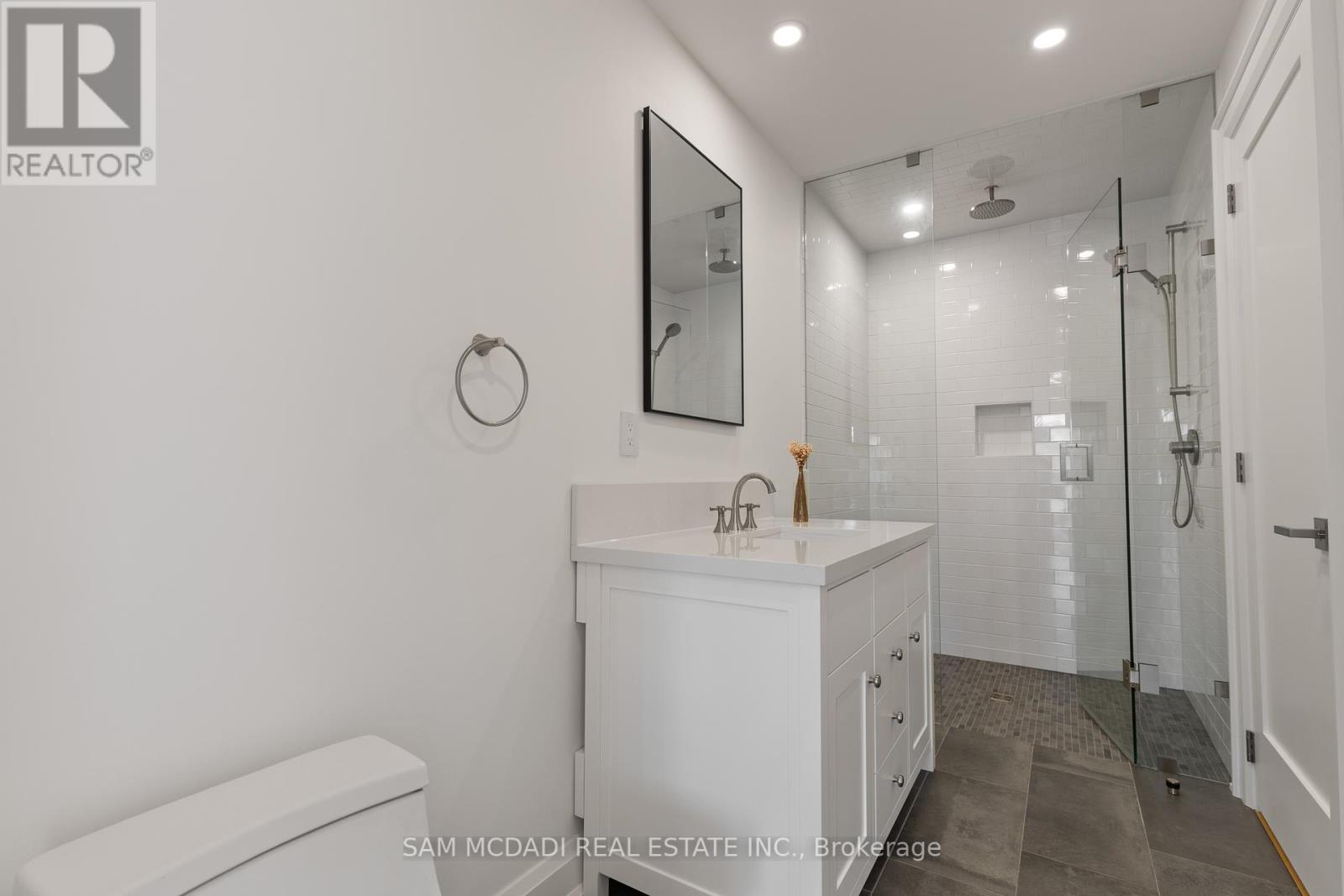 4 Iroquois Avenue, Mississauga, Ontario  L5G 1M6 - Photo 34 - W12117495