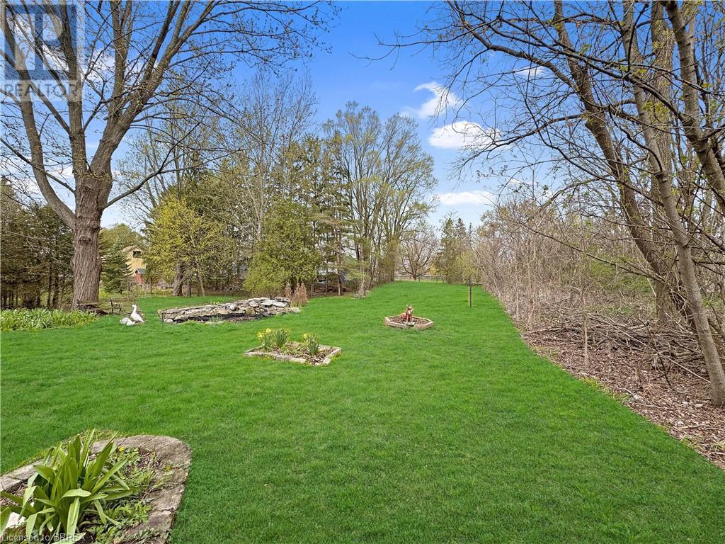 Property at 135 BIRKETT Lane image 3