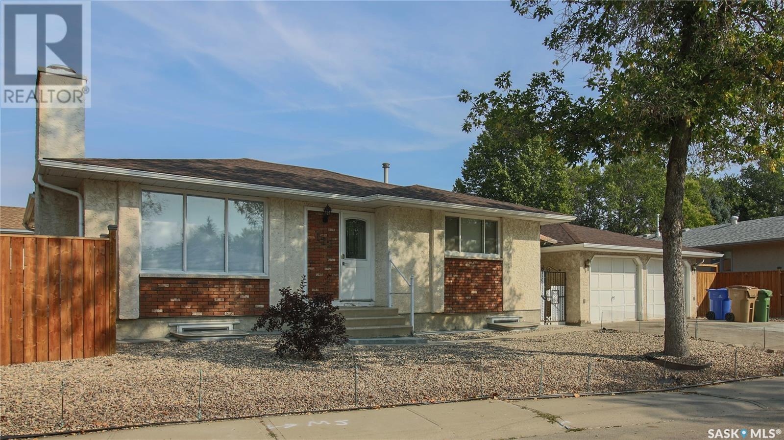 Property at 122 Dale CRESCENT image 1