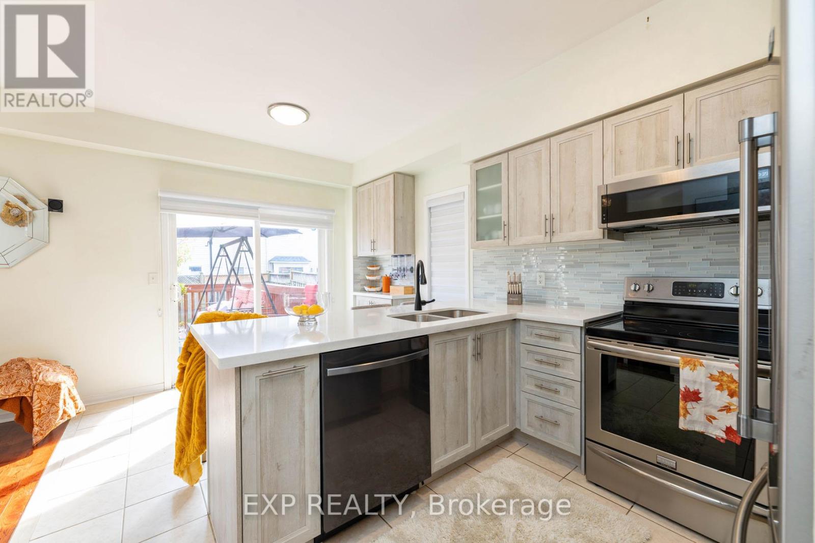 111 Knowles Drive, Toronto, Ontario  M1X 1T4 - Photo 8 - E12123698