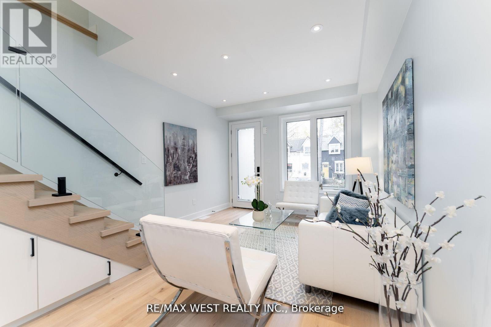 Upper Unit - 411 Main Street, Toronto, Ontario  M4C 4X2 - Photo 5 - E12123777
