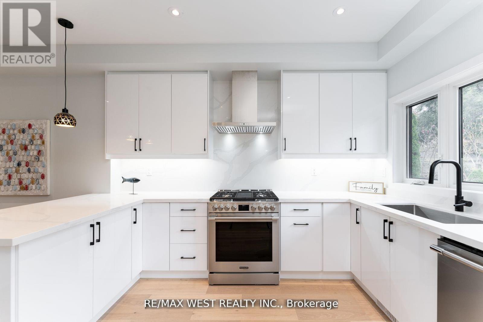 Upper Unit - 411 Main Street, Toronto, Ontario  M4C 4X2 - Photo 7 - E12123777
