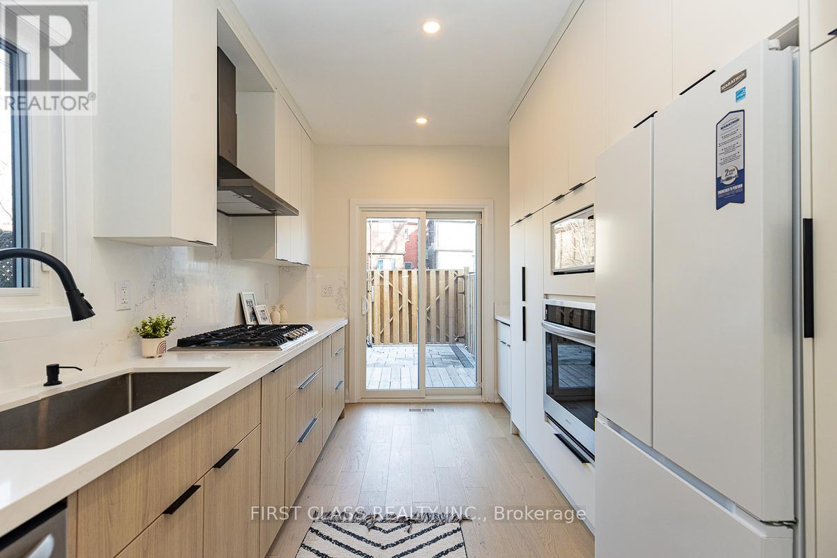 28 Endean Avenue, Toronto, Ontario  M4M 1W6 - Photo 7 - E12123818