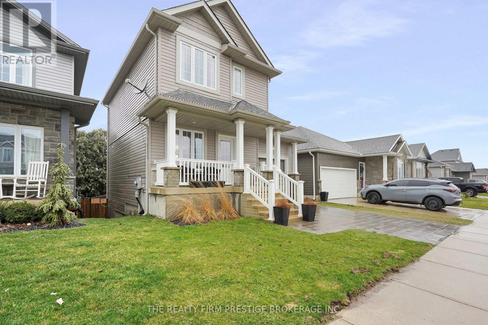 Property at 27 WILLIS AVENUE image 3