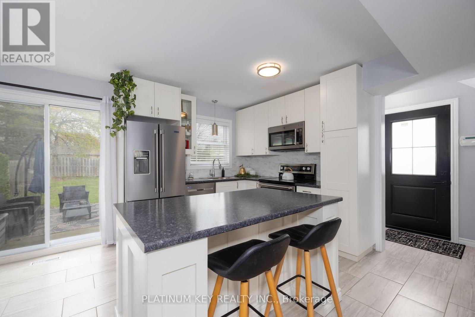 404 Crawford Street, London South, Ontario  N6C 3B3 - Photo 7 - X12123852