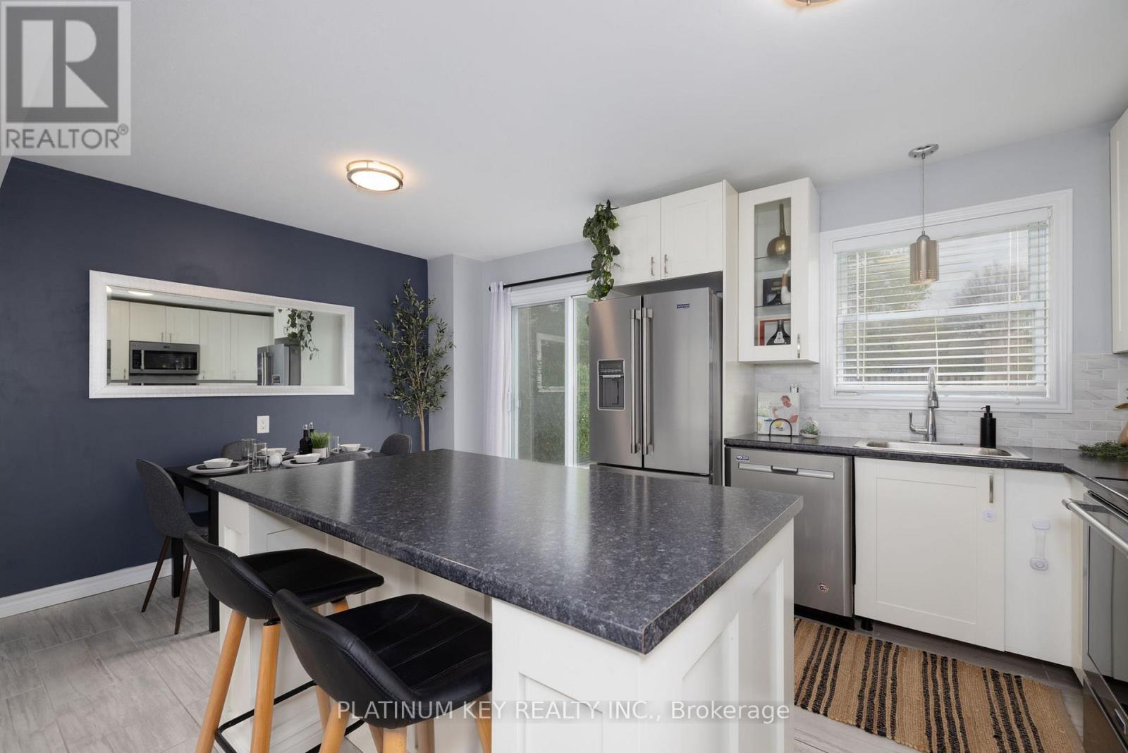 404 Crawford Street, London South, Ontario  N6C 3B3 - Photo 8 - X12123852