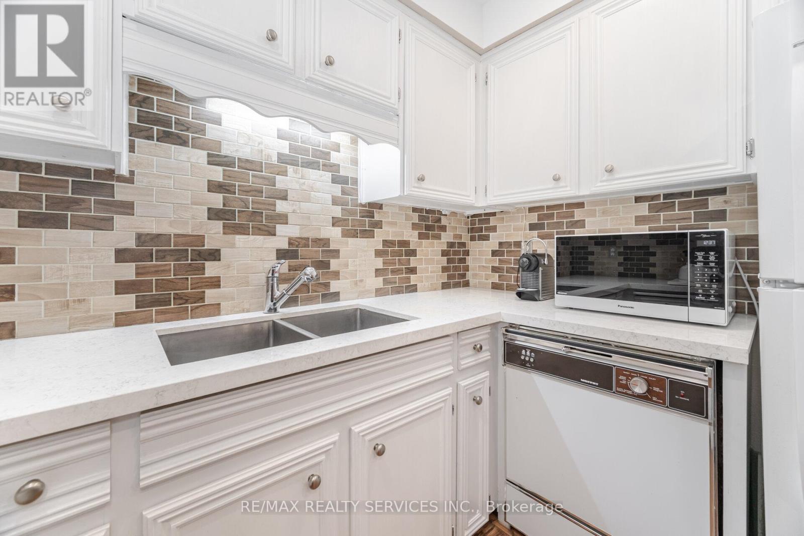 111 - 1951 Rathburn Road E, Mississauga (Rathwood), Ontario  L4W 2N9 - Photo 10 - W12123640