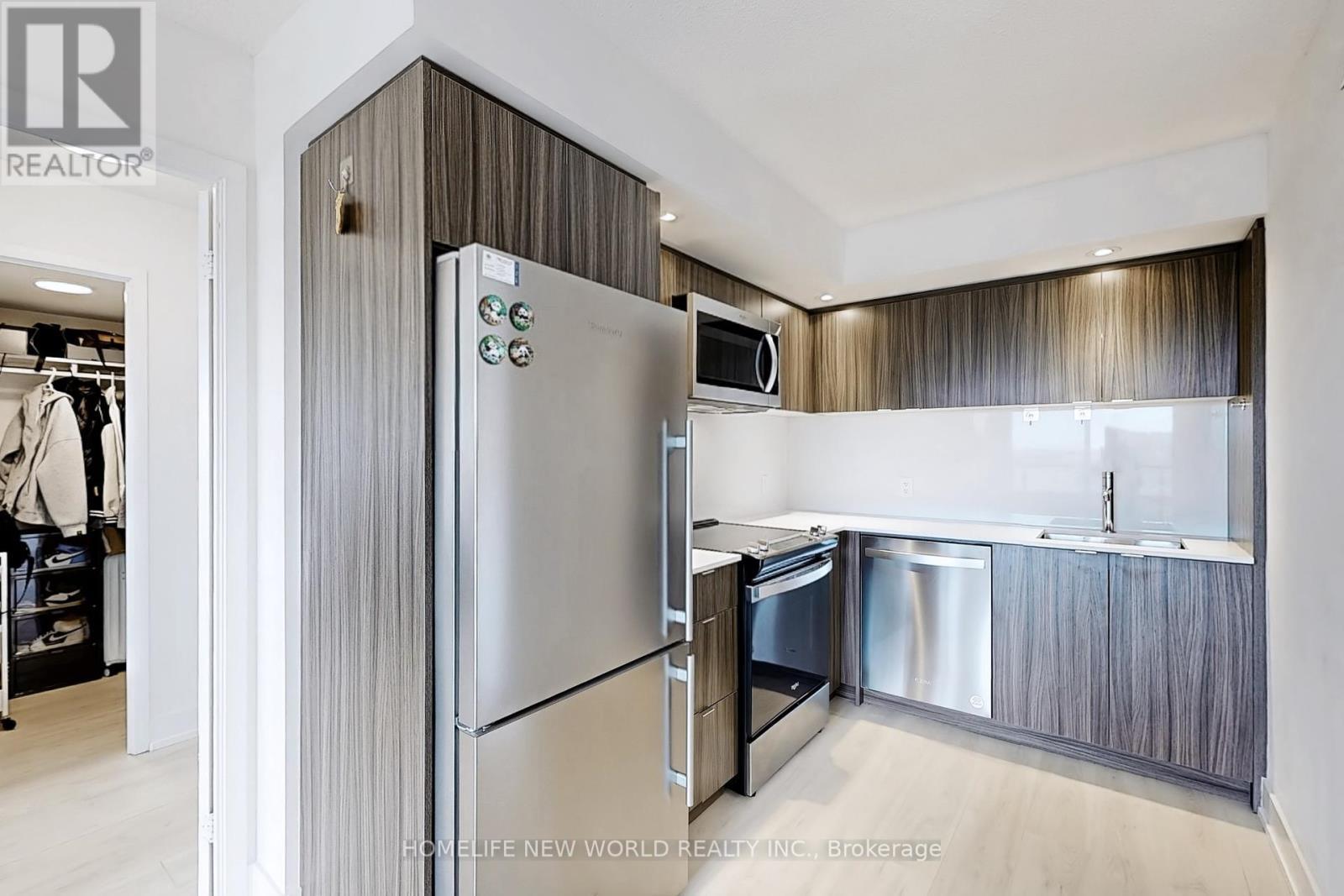 905 - 10 Eva Road, Toronto (Etobicoke West Mall), Ontario  M9C 0B3 - Photo 8 - W12123681