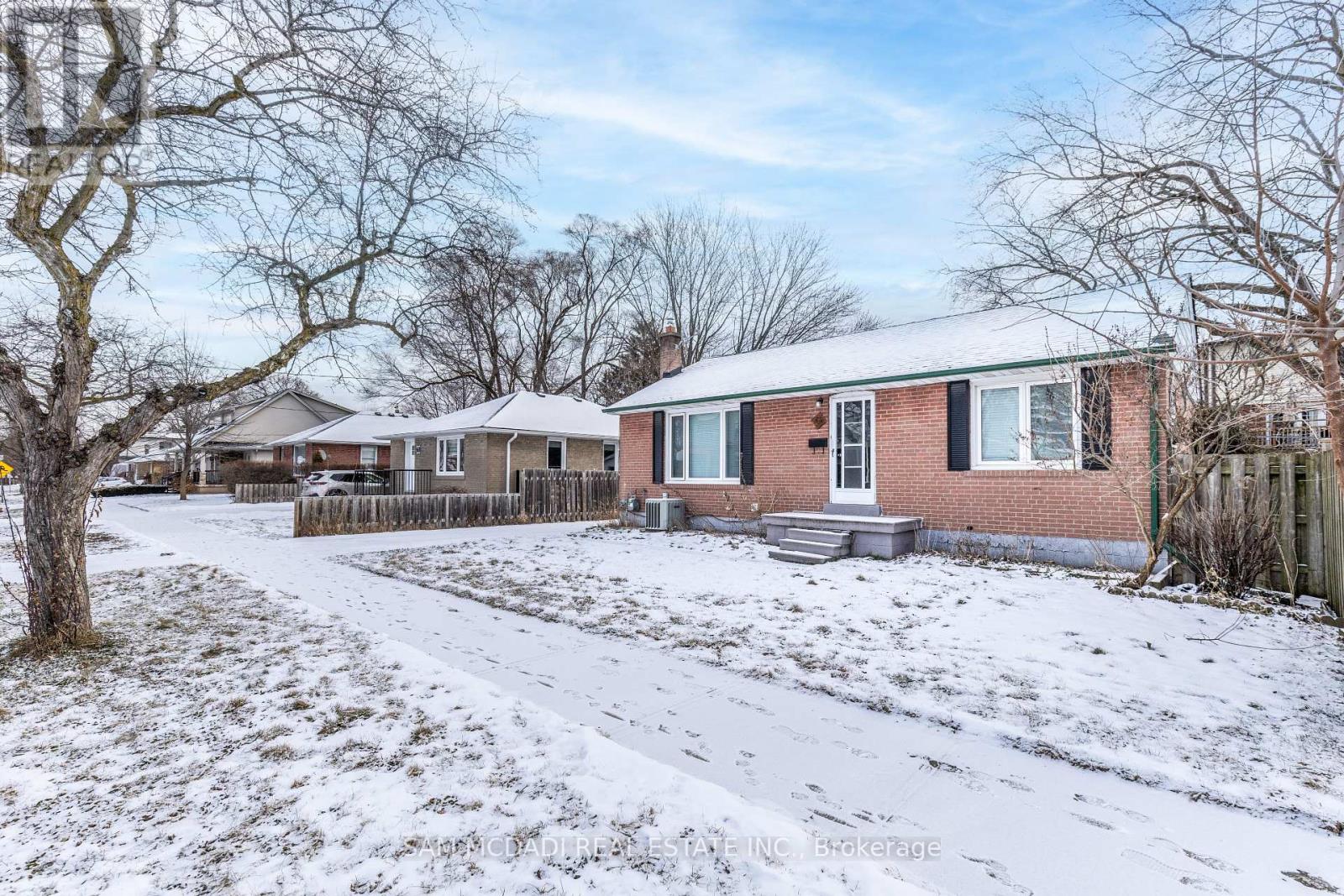 64 Florence Drive, Oakville (Co Central), Ontario  L6K 1V6 - Photo 2 - W12123696