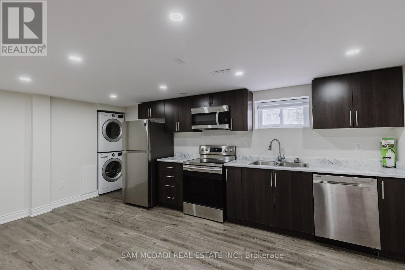 Lower - 64 Florence Drive, Oakville (Co Central), Ontario  L6K 1V6 - Photo 6 - W12123697