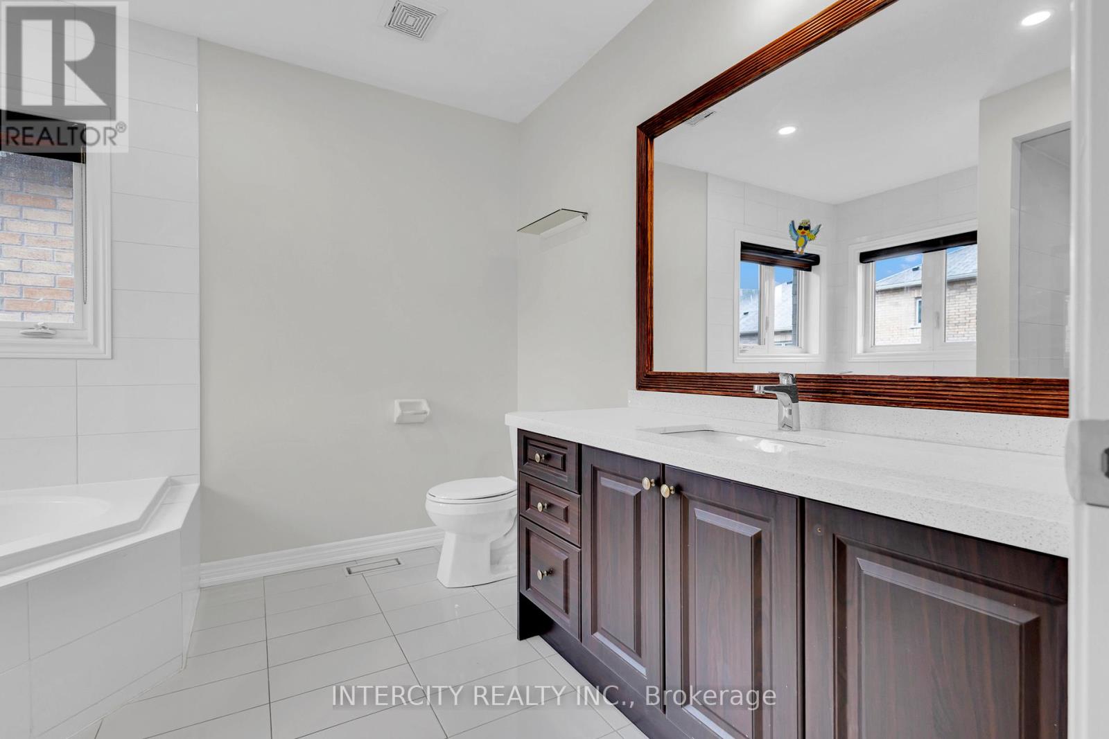 98 Lola Crescent, Brampton (Northwest Brampton), Ontario  L7A 0A8 - Photo 30 - W12123726