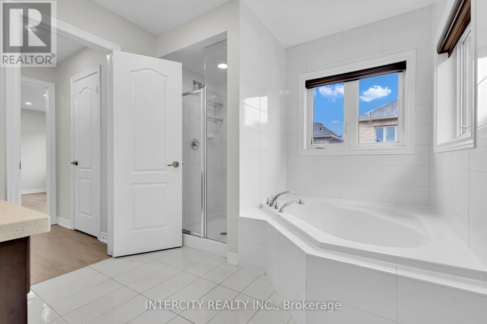 98 Lola Crescent, Brampton (Northwest Brampton), Ontario  L7A 0A8 - Photo 31 - W12123726