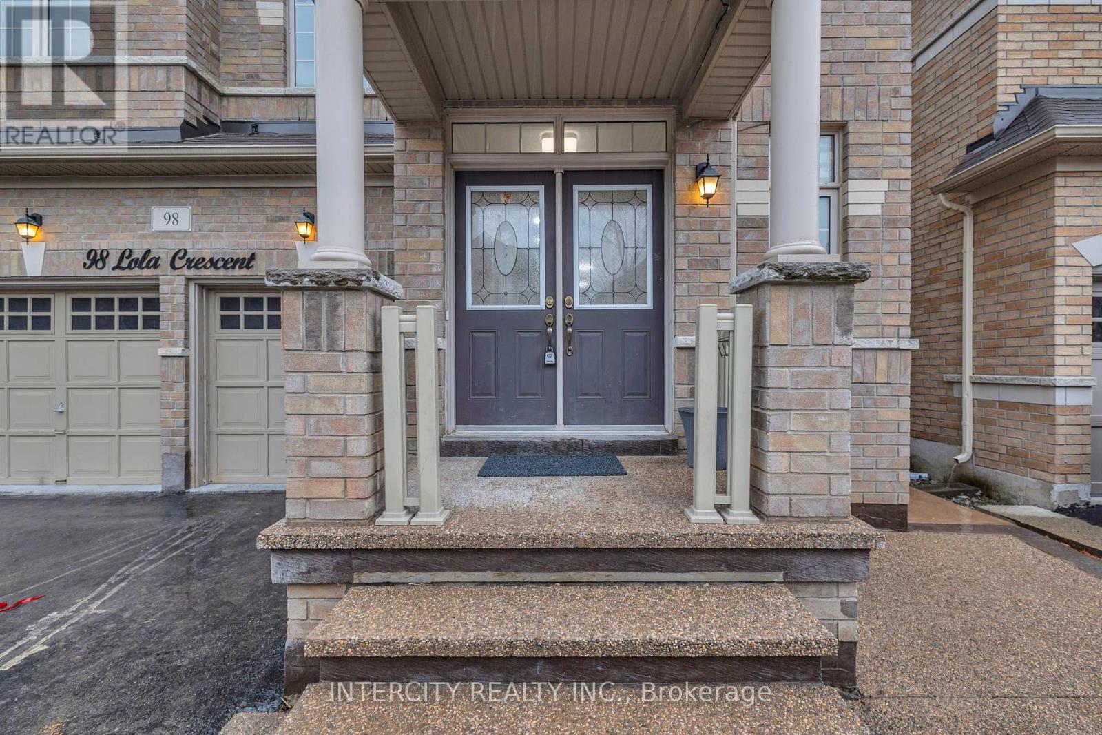 98 Lola Crescent, Brampton (Northwest Brampton), Ontario  L7A 0A8 - Photo 5 - W12123726