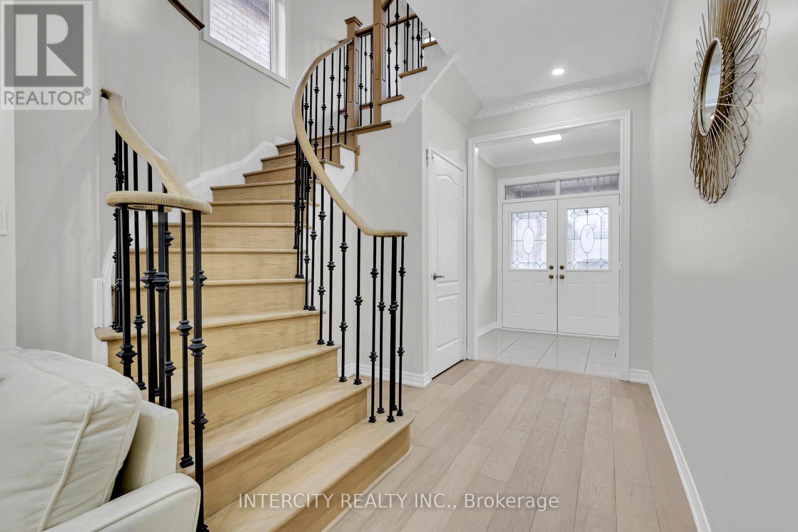98 Lola Crescent, Brampton (Northwest Brampton), Ontario  L7A 0A8 - Photo 8 - W12123726