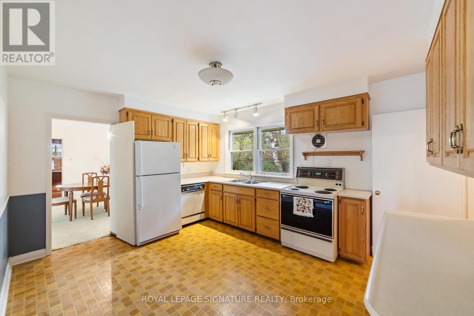 316 Coral Terrace, Oakville, Ontario  L6J 4C4 - Photo 11 - W12123728