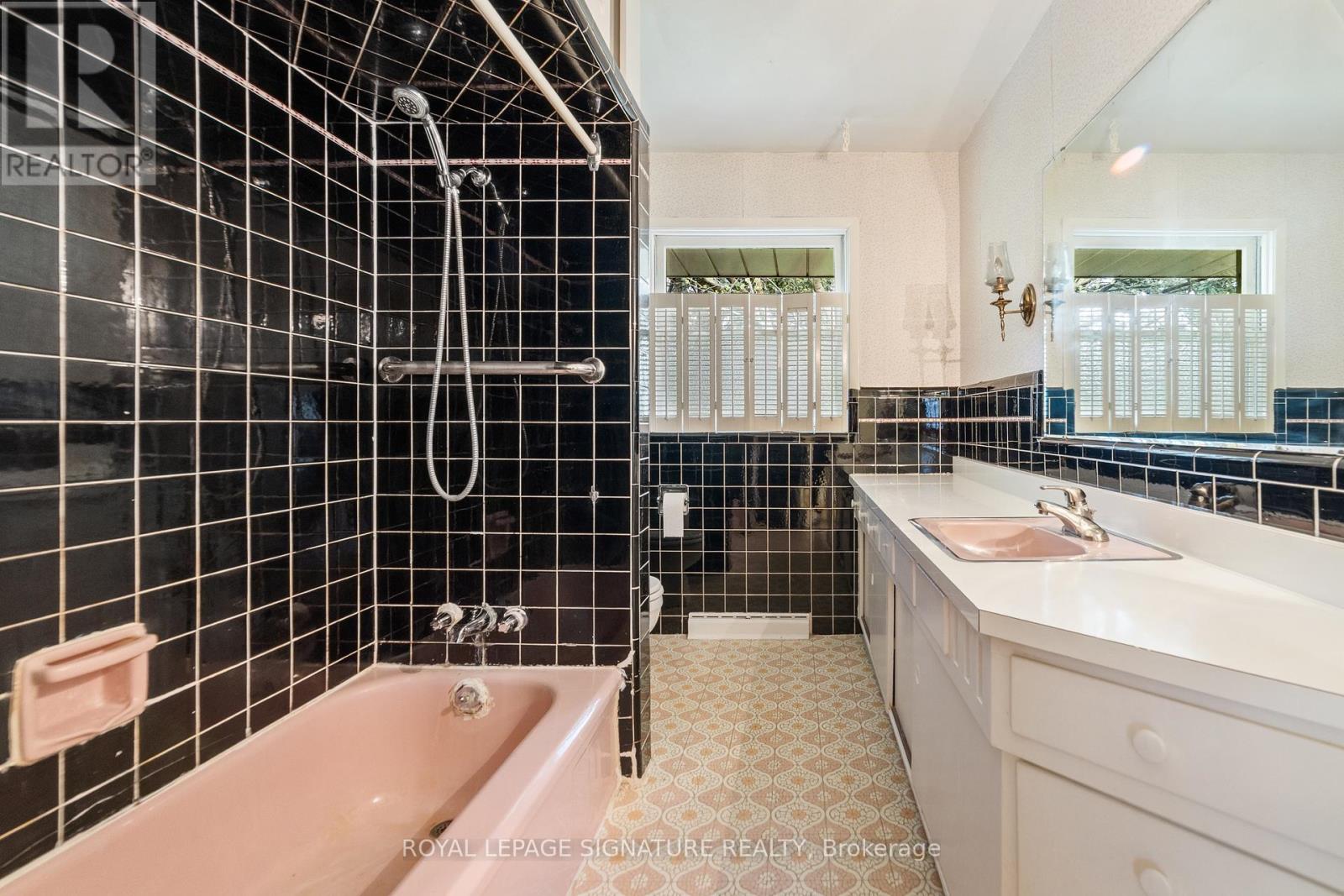 316 Coral Terrace, Oakville, Ontario  L6J 4C4 - Photo 18 - W12123728