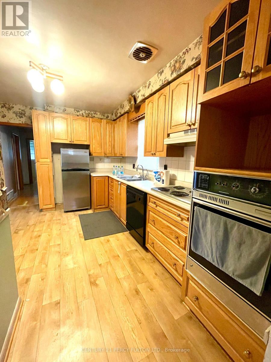 1054 Cherriebell Road, Mississauga, Ontario  L5E 2R1 - Photo 10 - W12123737