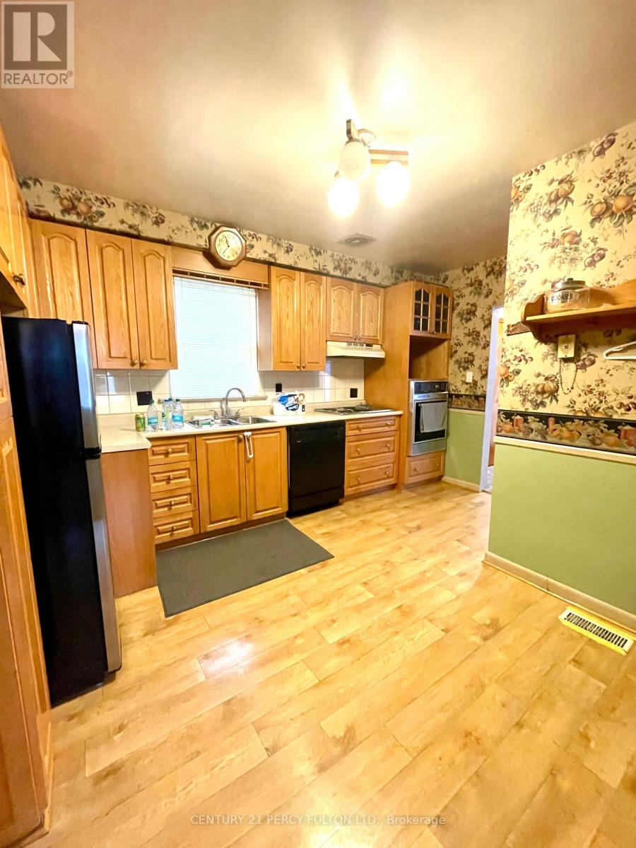 1054 Cherriebell Road, Mississauga, Ontario  L5E 2R1 - Photo 11 - W12123737