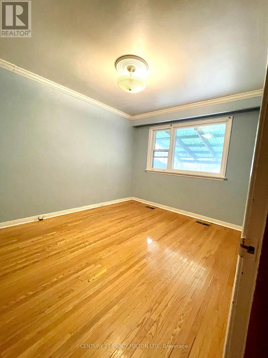 1054 Cherriebell Road, Mississauga, Ontario  L5E 2R1 - Photo 12 - W12123737