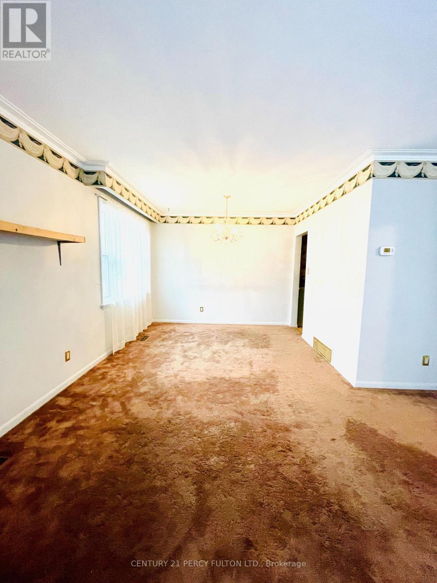 1054 Cherriebell Road, Mississauga, Ontario  L5E 2R1 - Photo 6 - W12123737