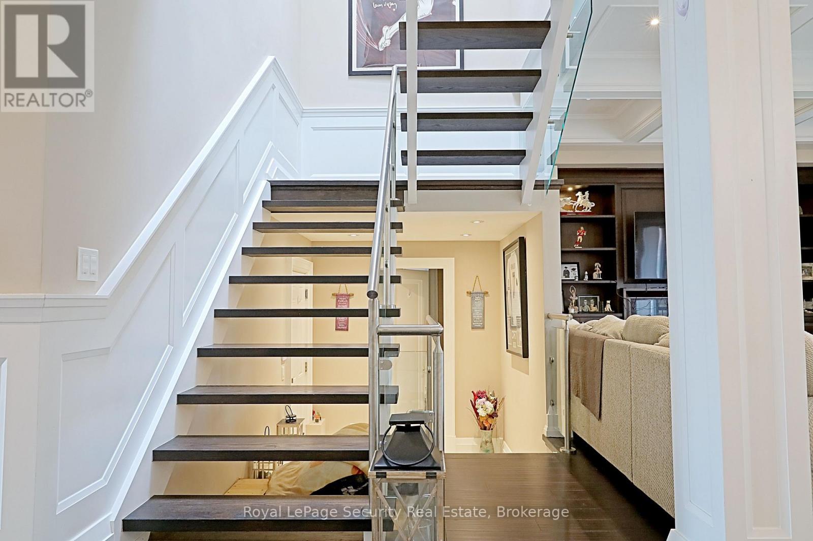52b Cork Avenue, Toronto, Ontario  M6B 2X8 - Photo 8 - W12123748