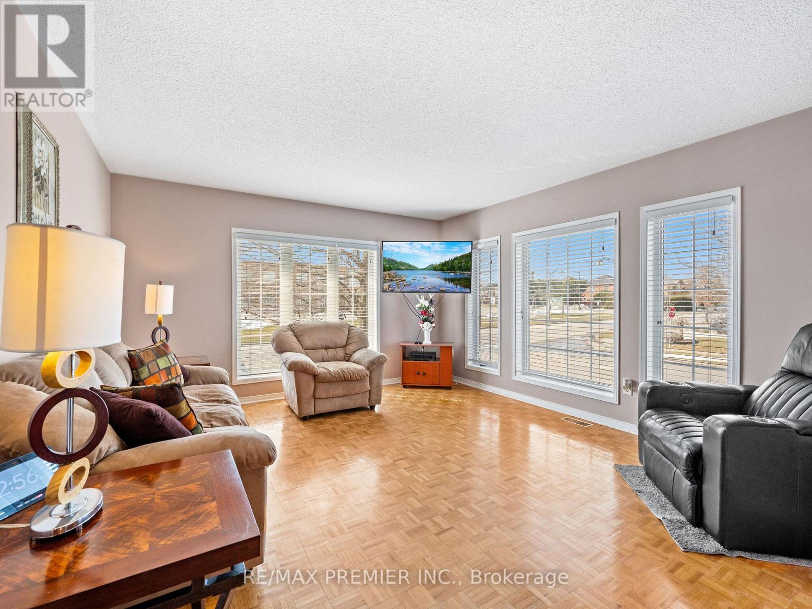 Property at 1 SHADY GLEN CRESCENT image 4