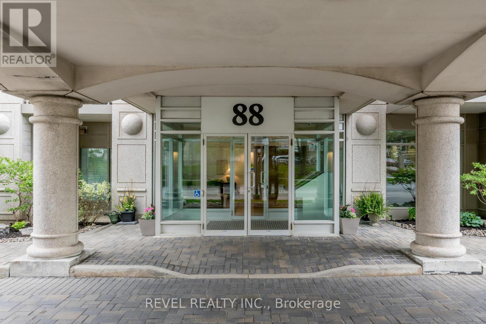 Ph101 - 88 Palace Pier Court, Toronto, Ontario  M8V 4C2 - Photo 2 - W12123773