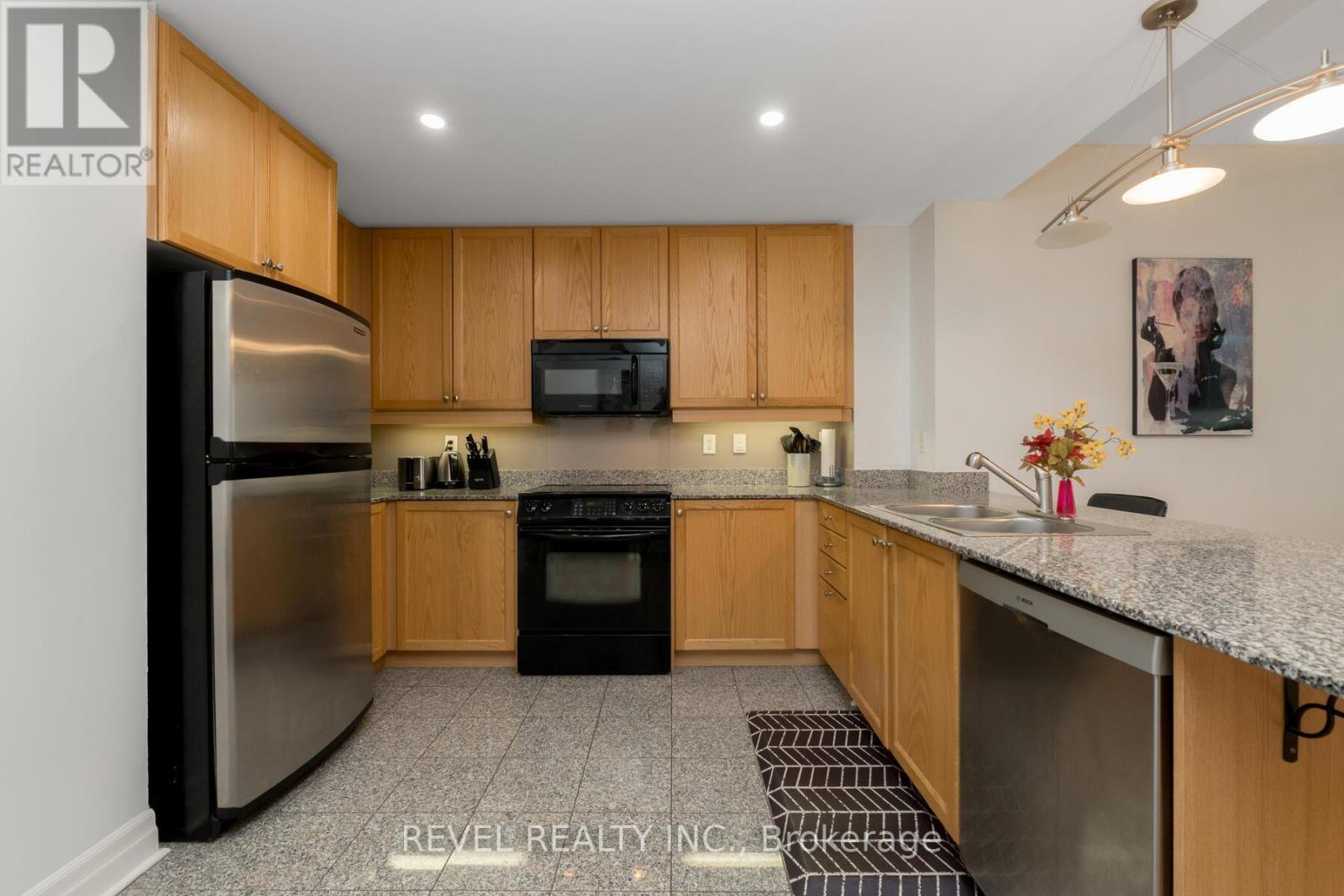 Ph101 - 88 Palace Pier Court, Toronto, Ontario  M8V 4C2 - Photo 8 - W12123773