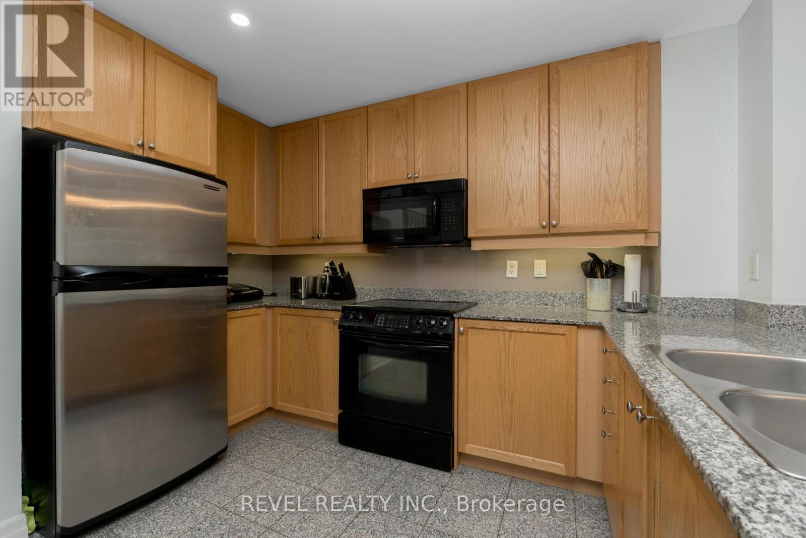 Ph101 - 88 Palace Pier Court, Toronto, Ontario  M8V 4C2 - Photo 9 - W12123773