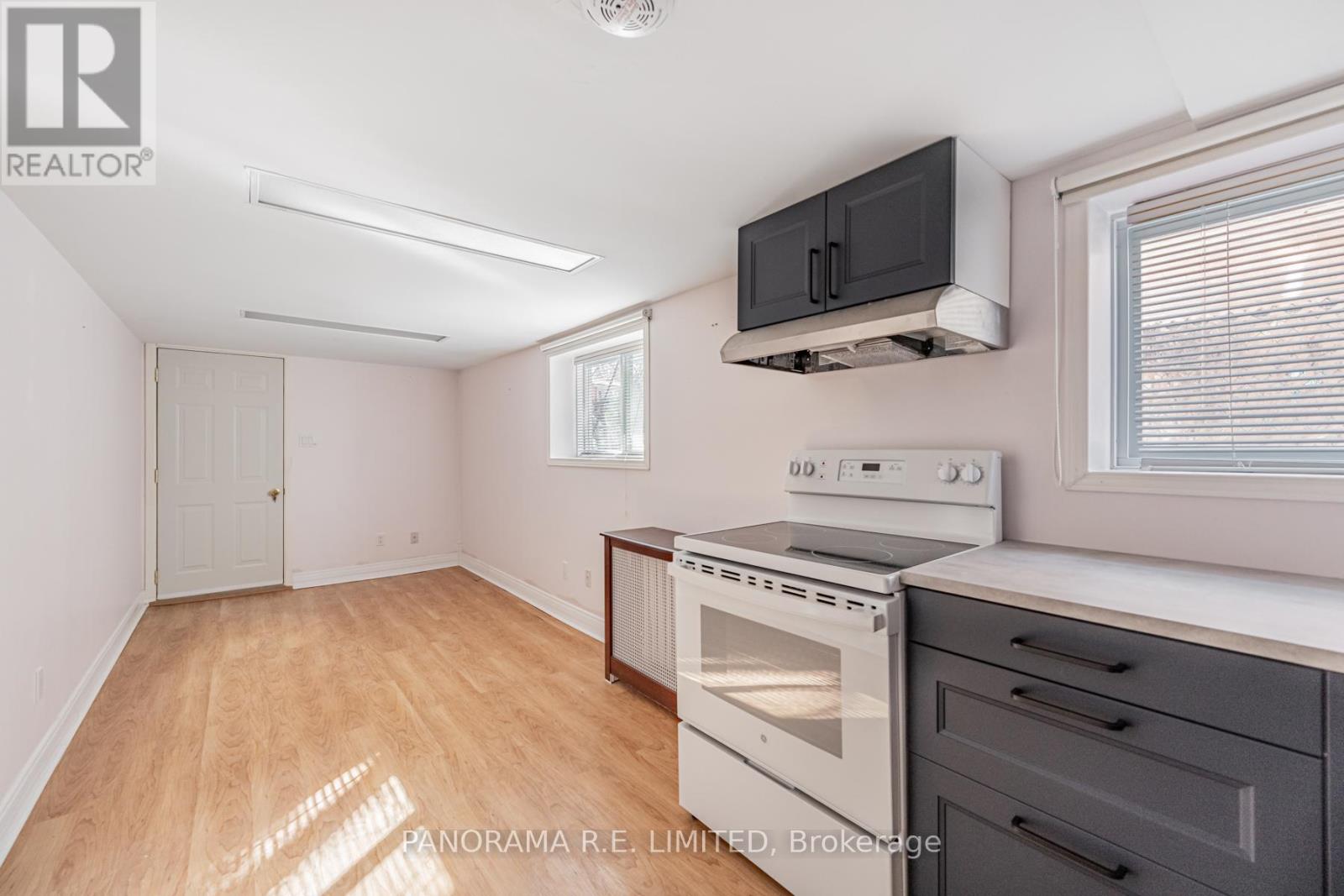 5 - 8 Thirty Third Street, Toronto, Ontario  M8W 3G8 - Photo 4 - W12123793