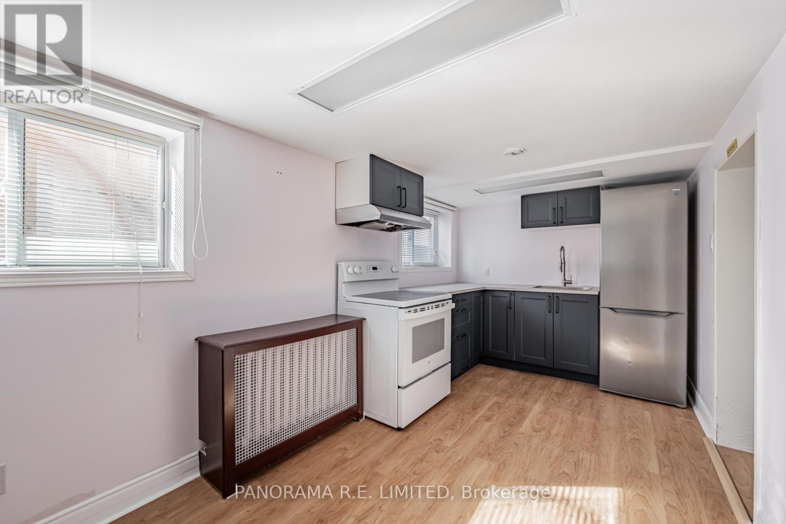 5 - 8 Thirty Third Street, Toronto, Ontario  M8W 3G8 - Photo 5 - W12123793