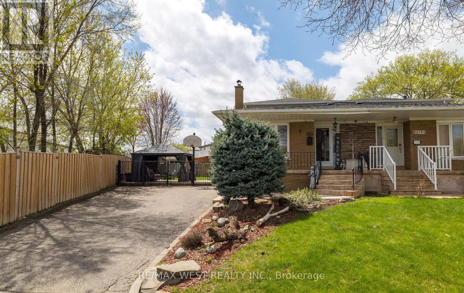 7110 Codlin Avenue, Mississauga (Malton), Ontario  L4T 2M4 - Photo 1 - W12123830
