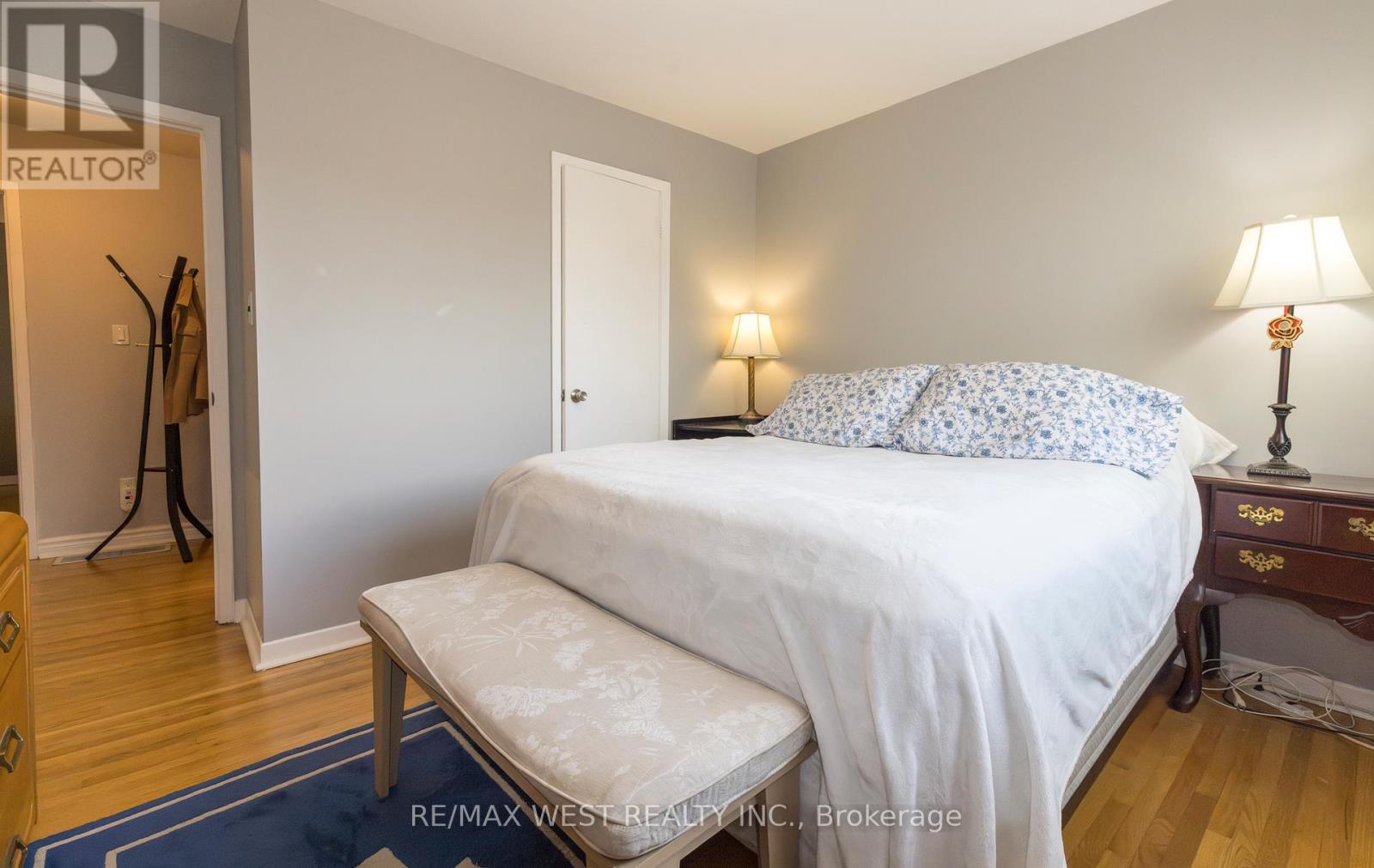 7110 Codlin Avenue, Mississauga (Malton), Ontario  L4T 2M4 - Photo 16 - W12123830
