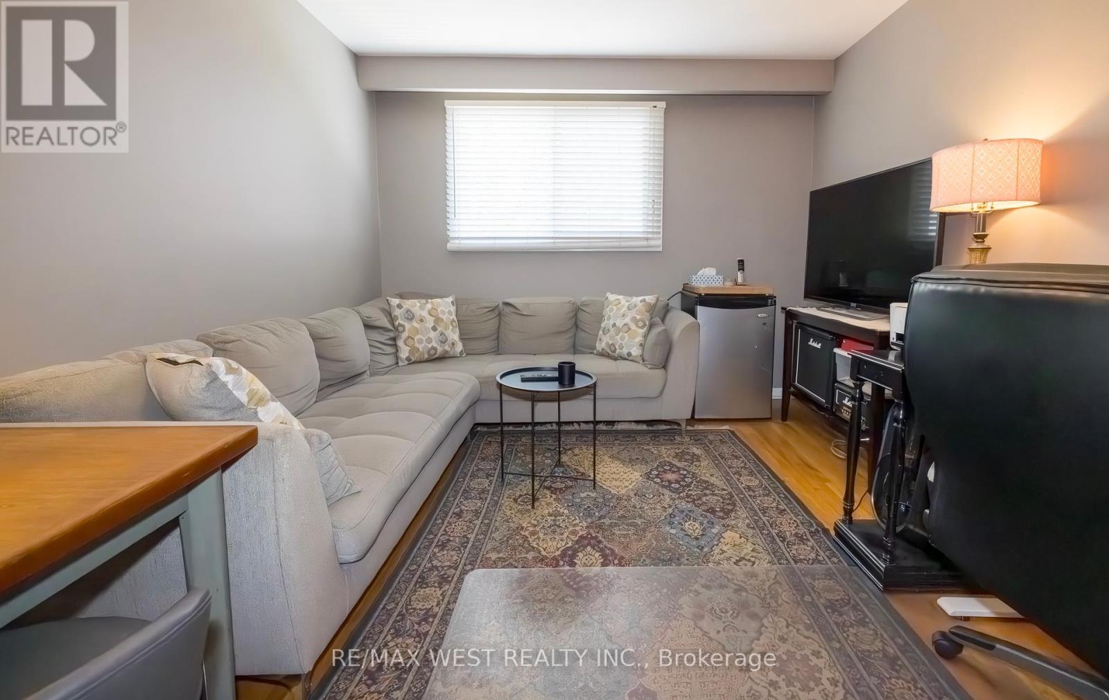 7110 Codlin Avenue, Mississauga (Malton), Ontario  L4T 2M4 - Photo 18 - W12123830
