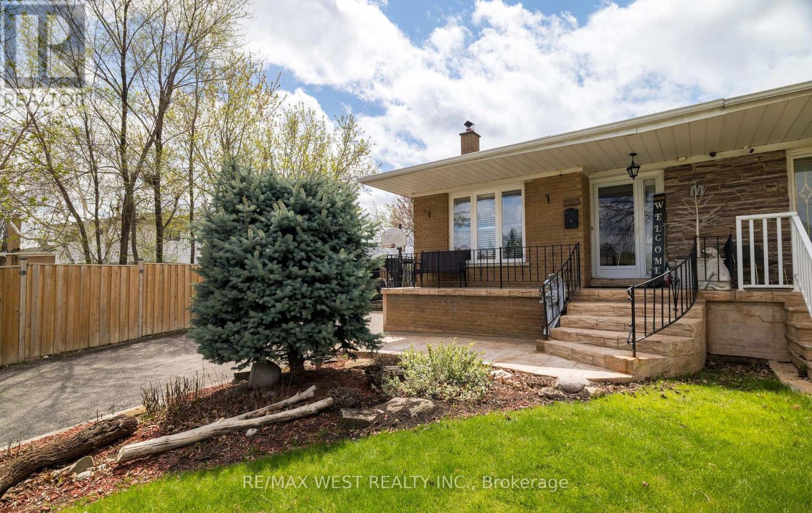 7110 Codlin Avenue, Mississauga (Malton), Ontario  L4T 2M4 - Photo 3 - W12123830