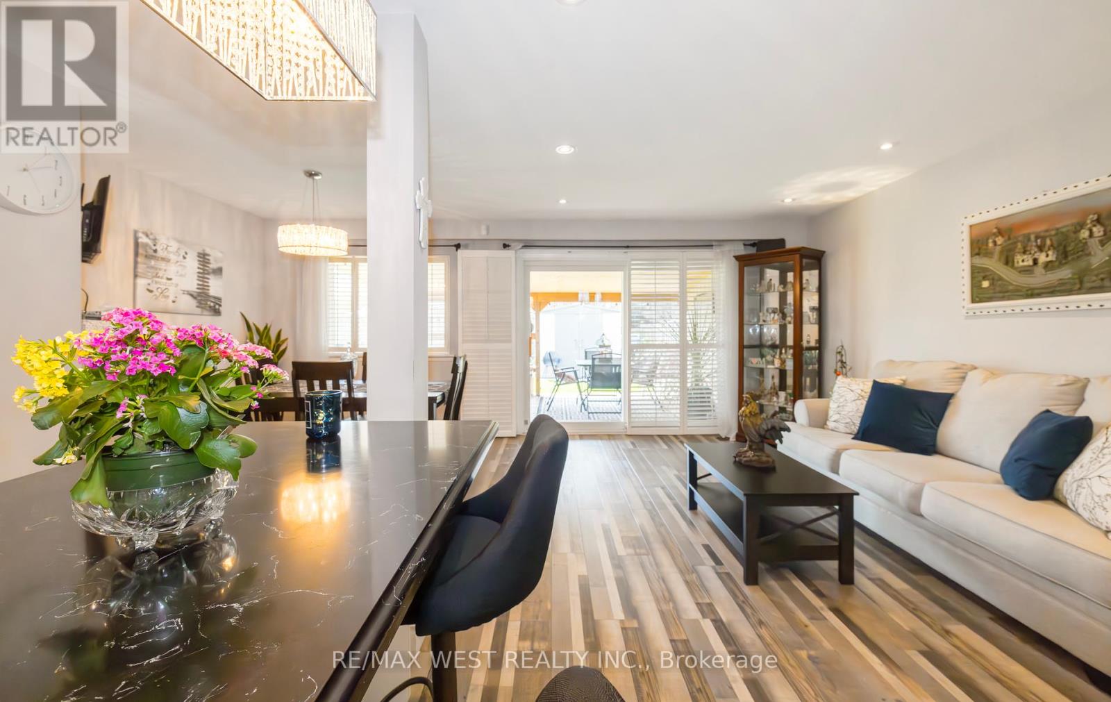 7110 Codlin Avenue, Mississauga (Malton), Ontario  L4T 2M4 - Photo 8 - W12123830