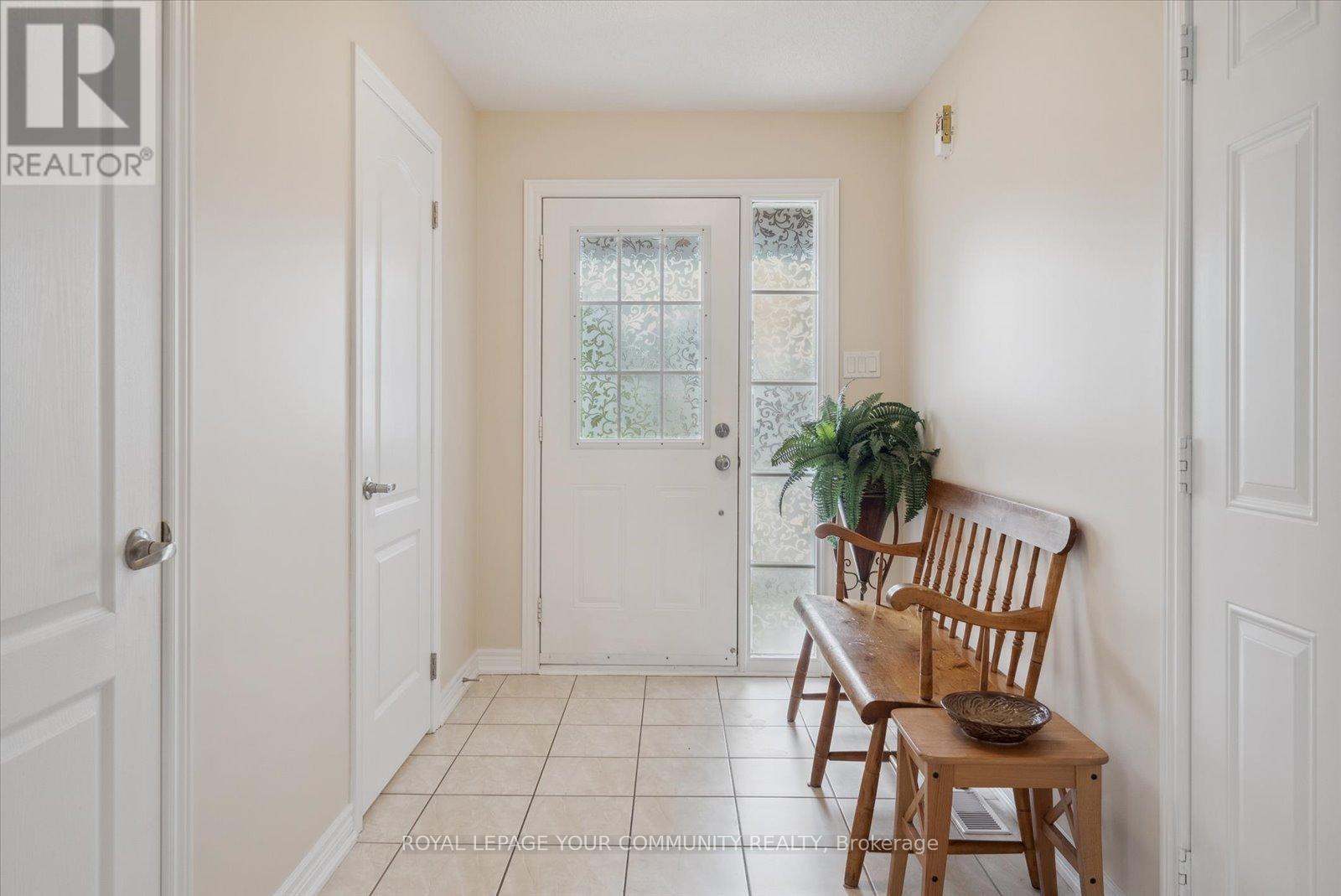 37 Gunsolus Road, Kawartha Lakes, Ontario  K9V 0E4 - Photo 4 - X12123745