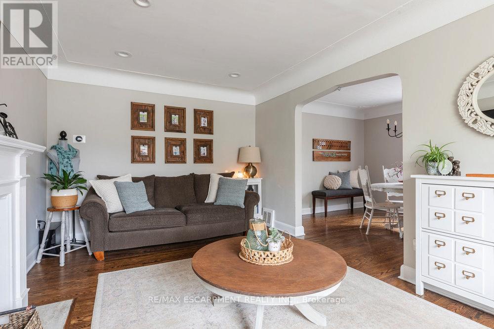 5 Bettina Avenue, Hamilton (Rosedale), Ontario  L8K 3M4 - Photo 5 - X12123805