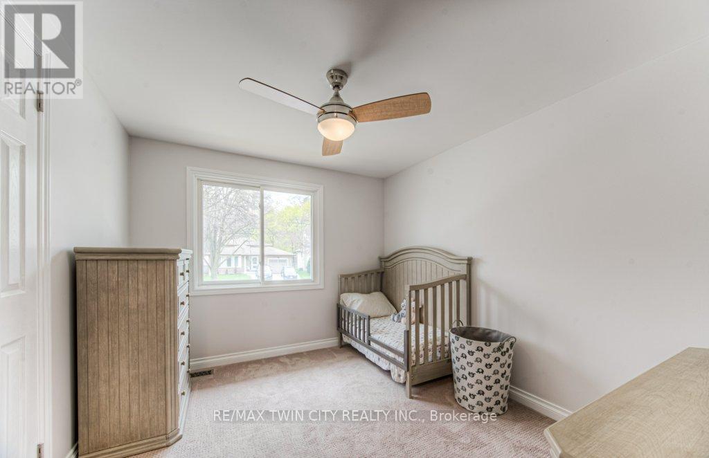 111 Martinglen Crescent, Waterloo, Ontario  N2E 2A3 - Photo 20 - X12123810