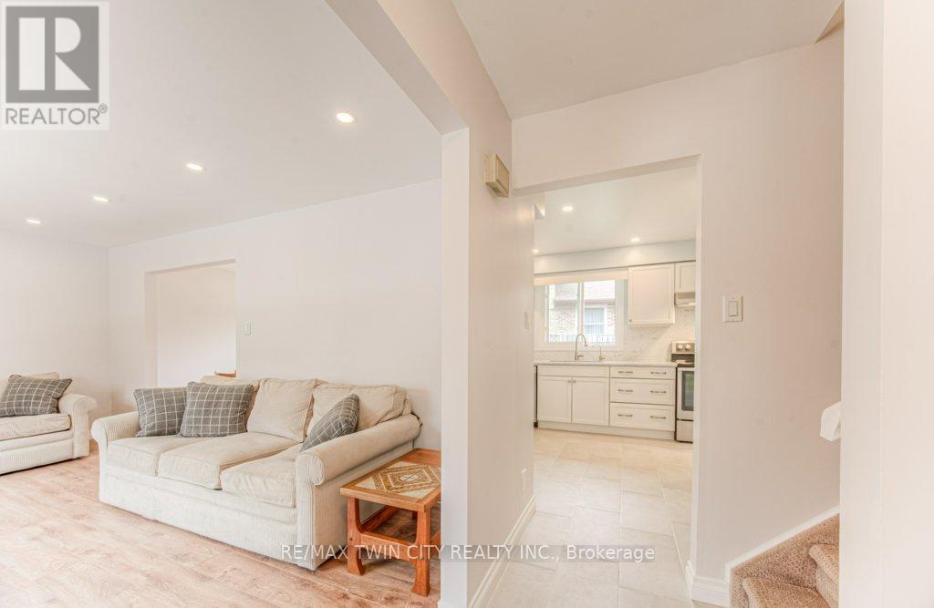 111 Martinglen Crescent, Waterloo, Ontario  N2E 2A3 - Photo 6 - X12123810