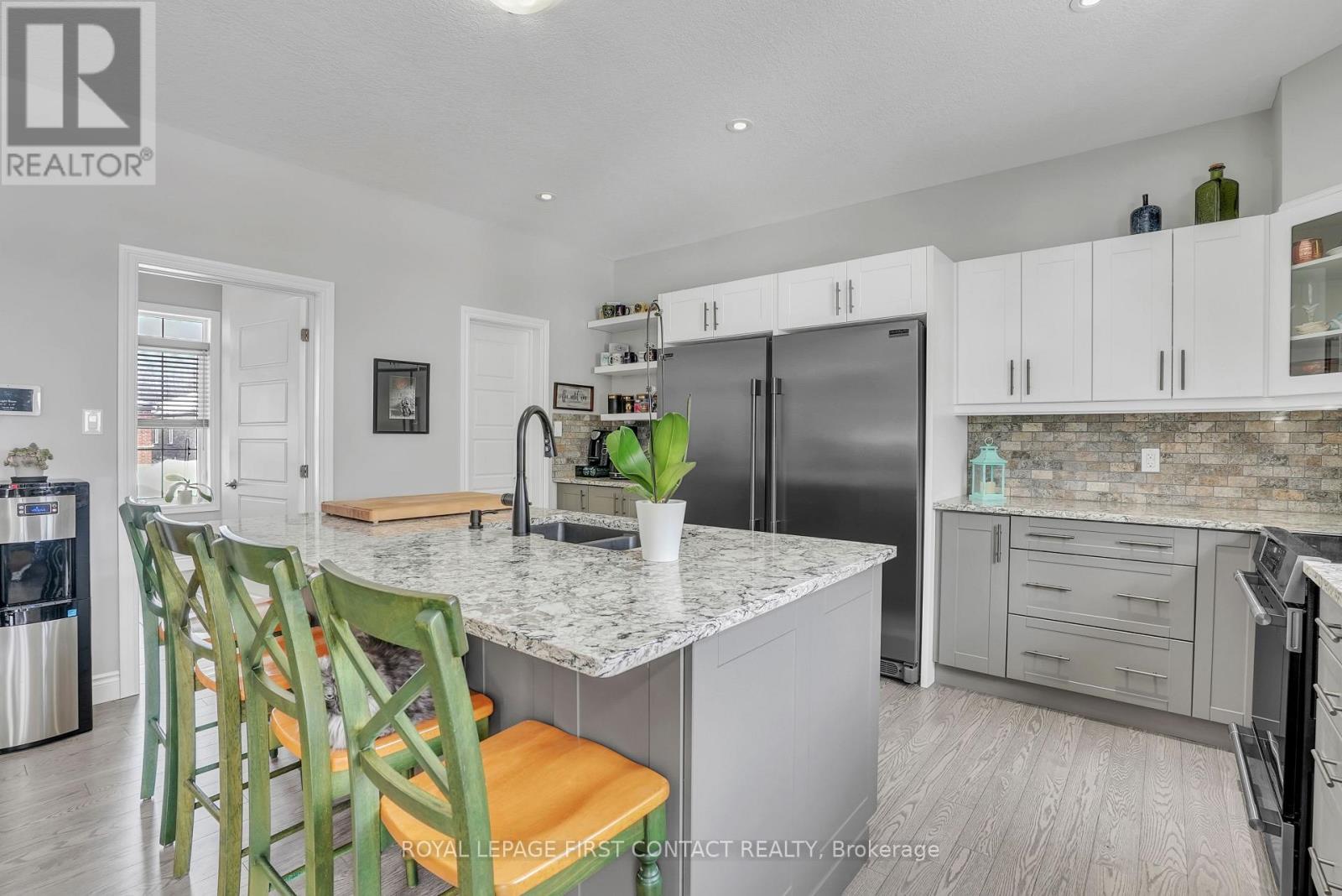 5 Charlie Rawson Boulevard, Tay, Ontario  L0K 2A0 - Photo 14 - S12089358