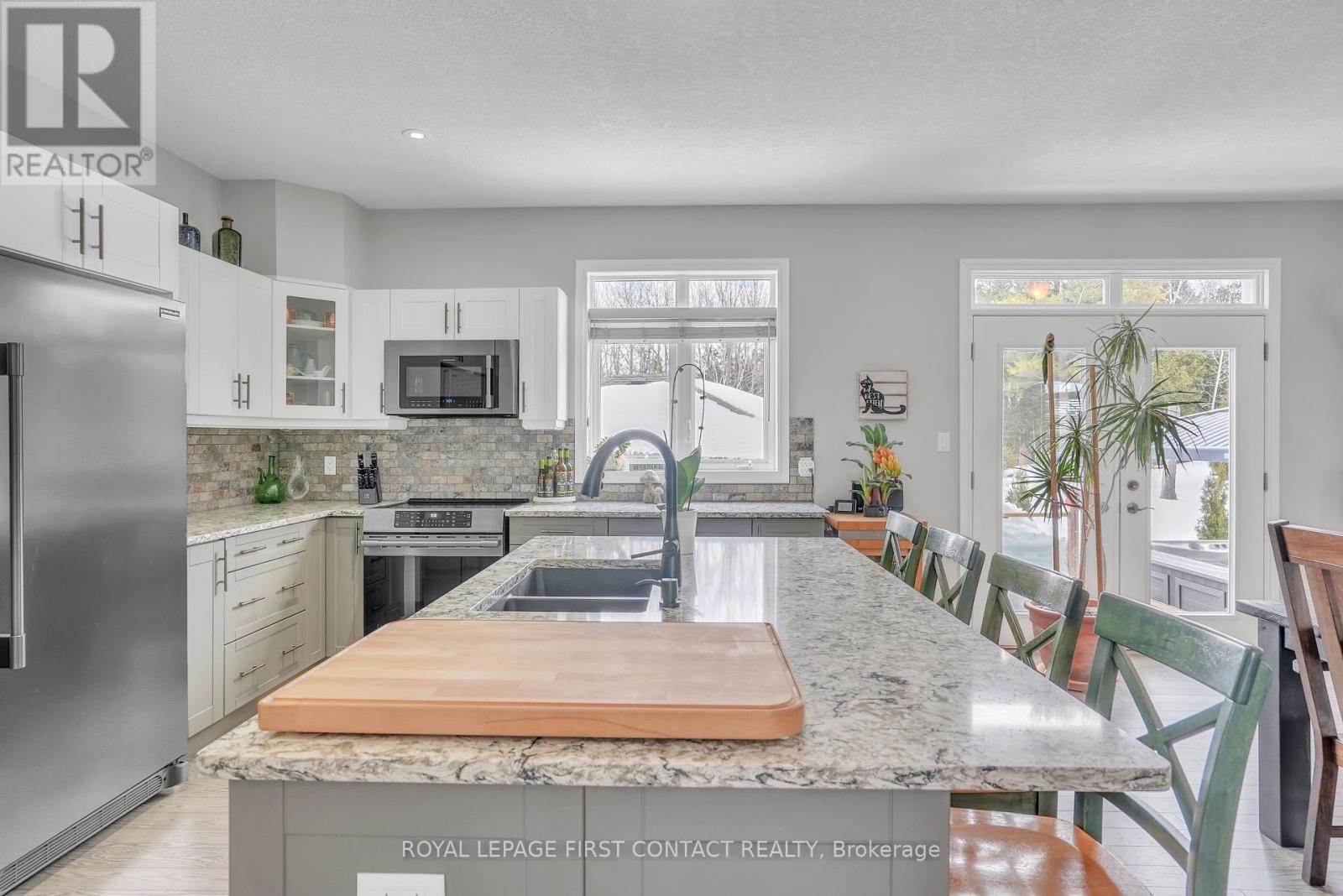 5 Charlie Rawson Boulevard, Tay, Ontario  L0K 2A0 - Photo 16 - S12089358