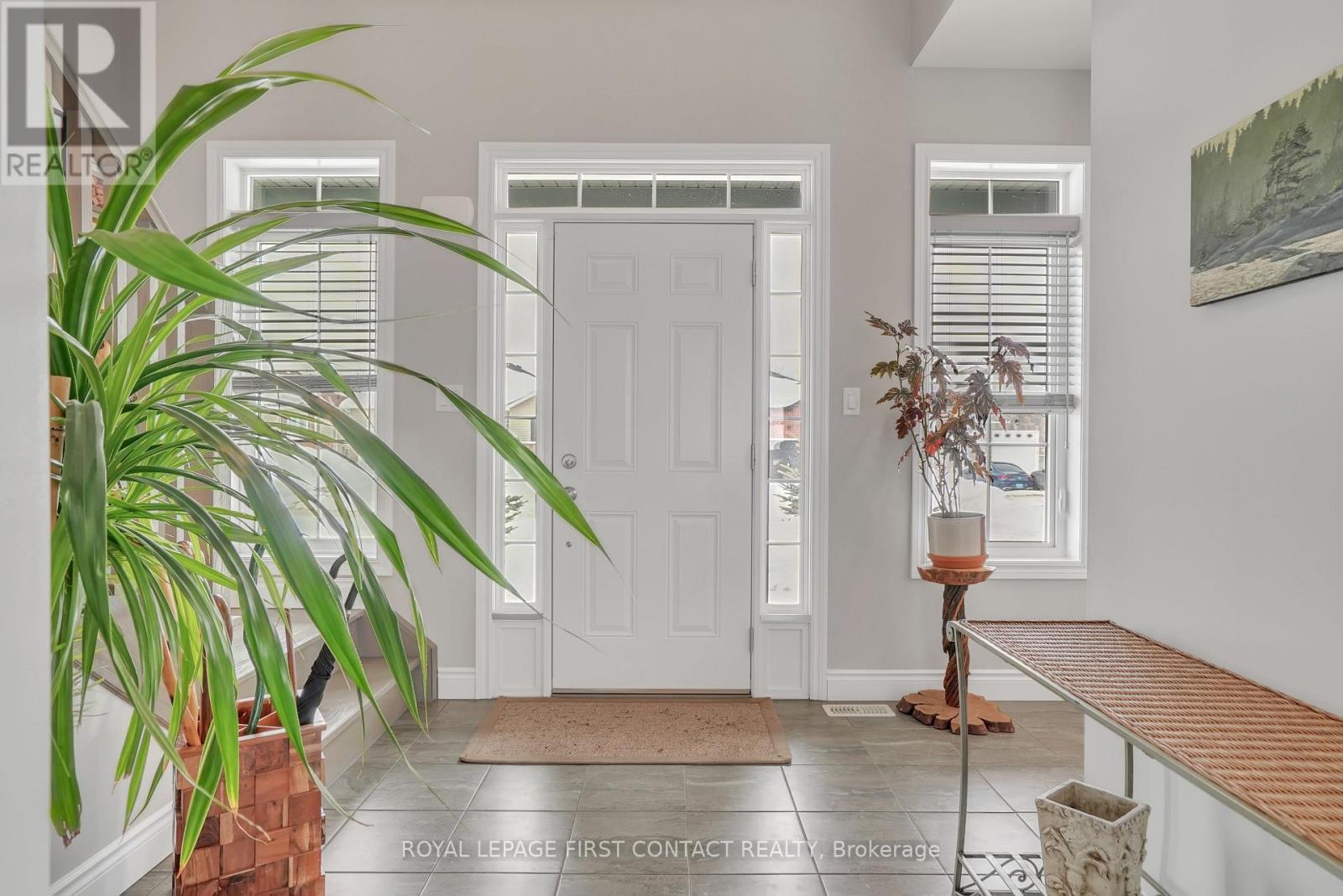 5 Charlie Rawson Boulevard, Tay, Ontario  L0K 2A0 - Photo 4 - S12089358