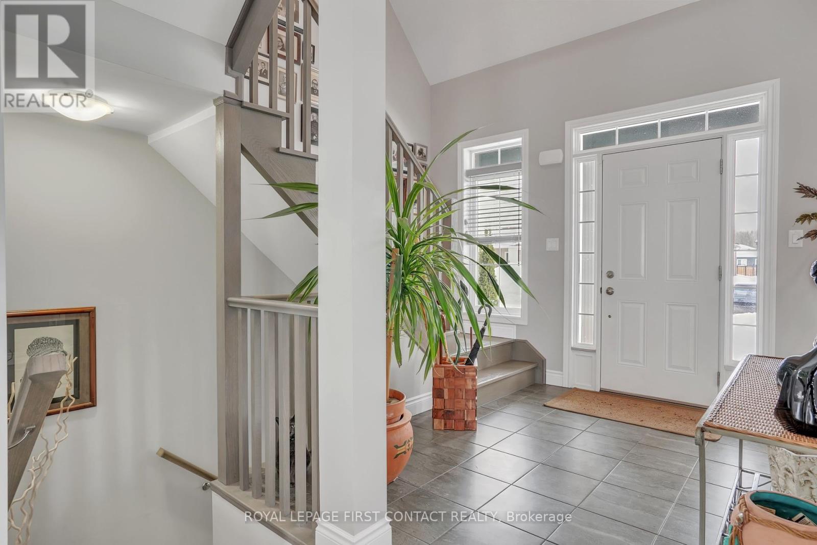 5 Charlie Rawson Boulevard, Tay, Ontario  L0K 2A0 - Photo 5 - S12089358