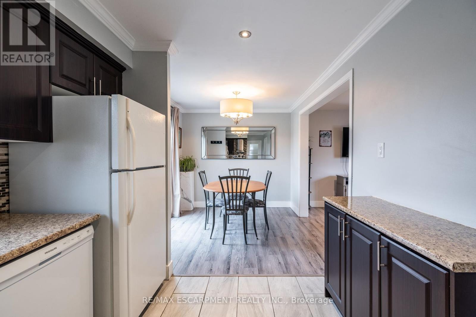 120 Chilton Drive, Hamilton, Ontario  L8J 1M5 - Photo 18 - X12122881