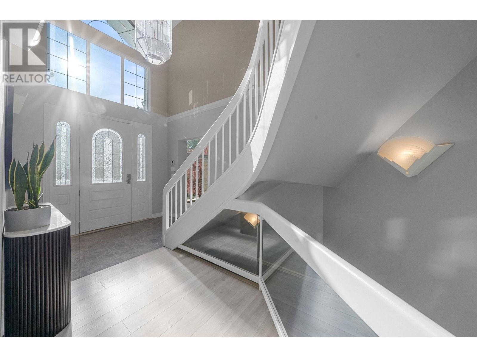 192 Montroyal Boulevard, North Vancouver, British Columbia  V7N 4J5 - Photo 6 - R2997880